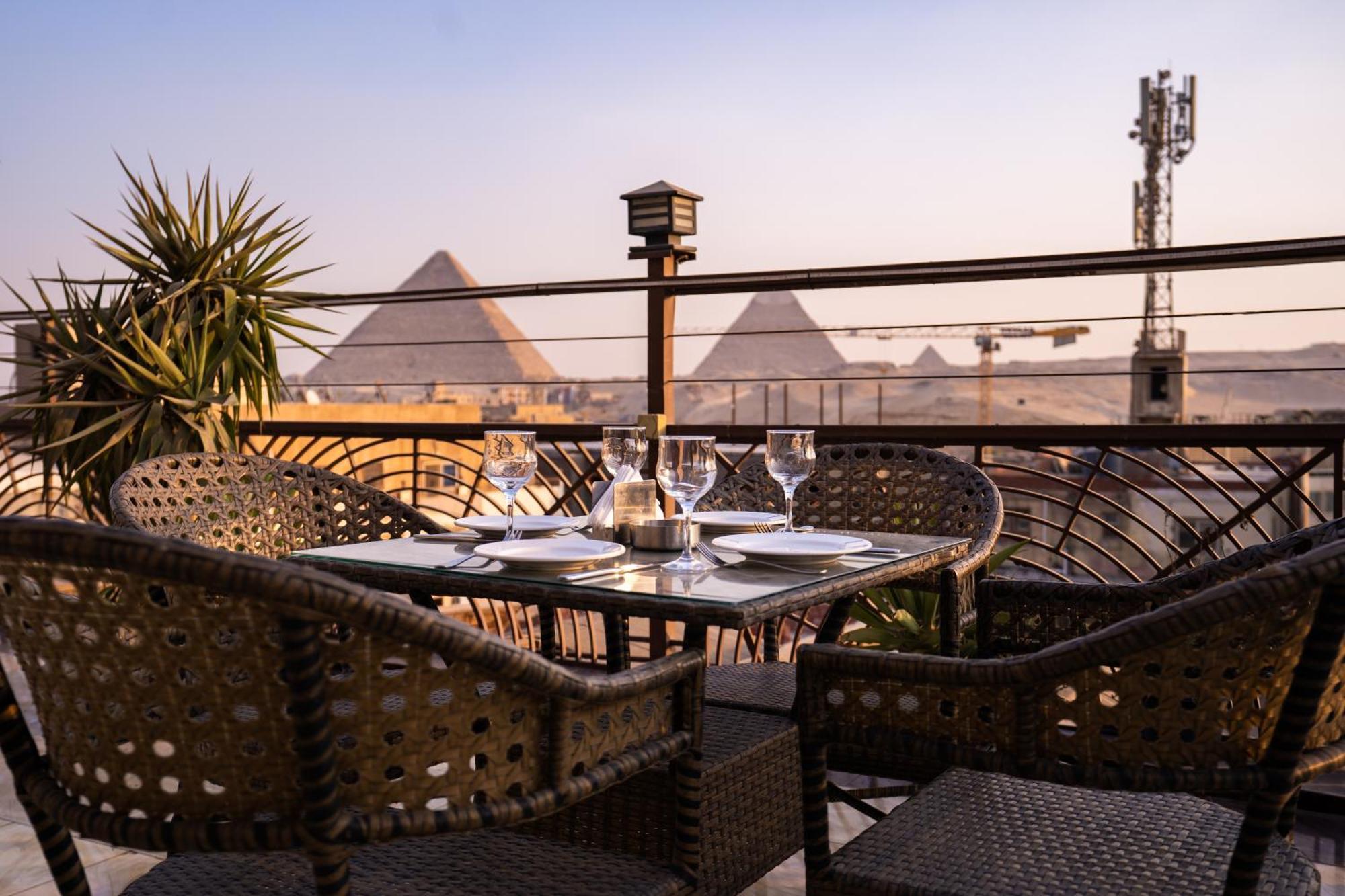 Pyramids Gem Plaza Hotel Kafret el-Gabal Kültér fotó