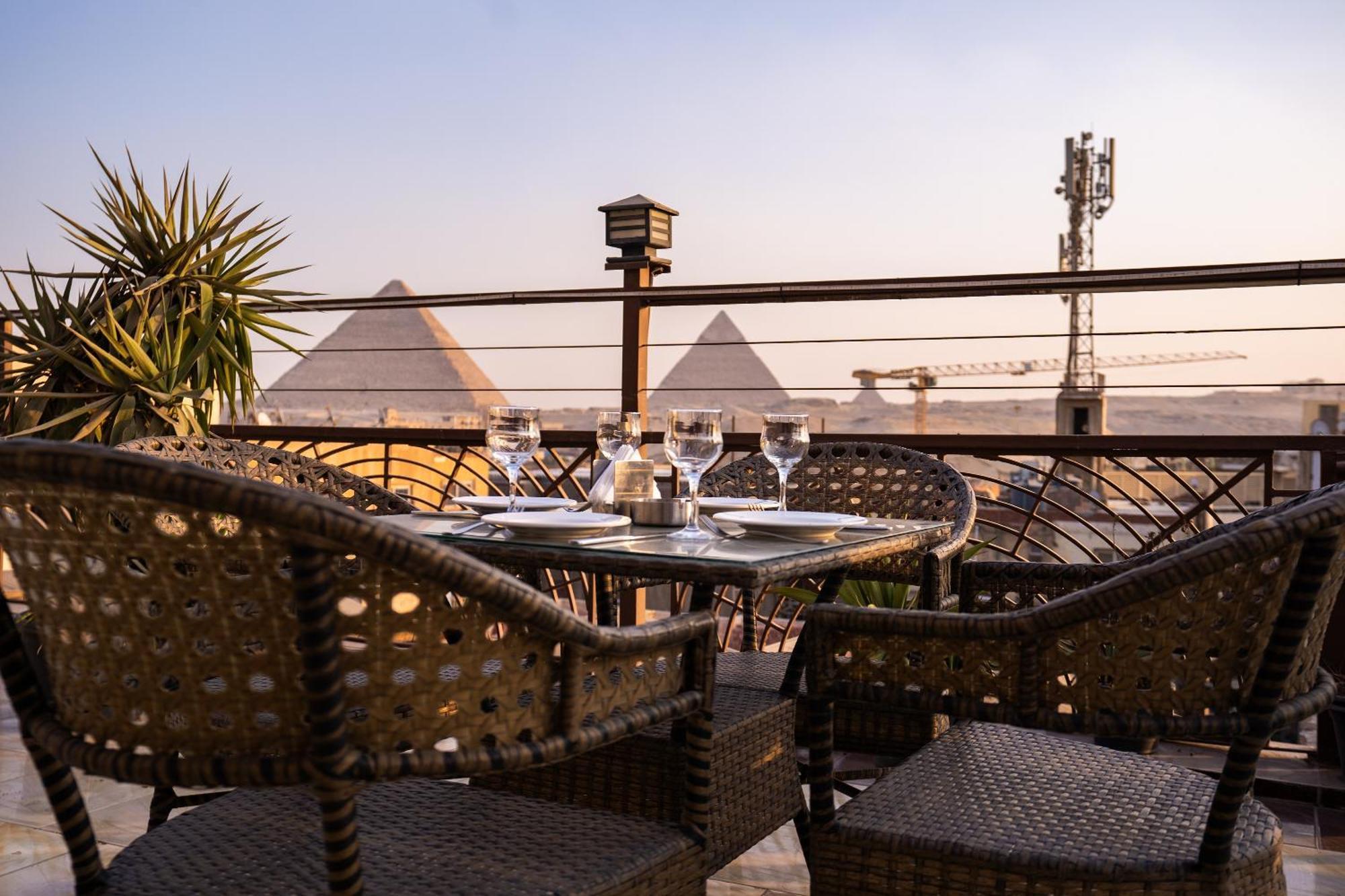 Pyramids Gem Plaza Hotel Kafret el-Gabal Kültér fotó