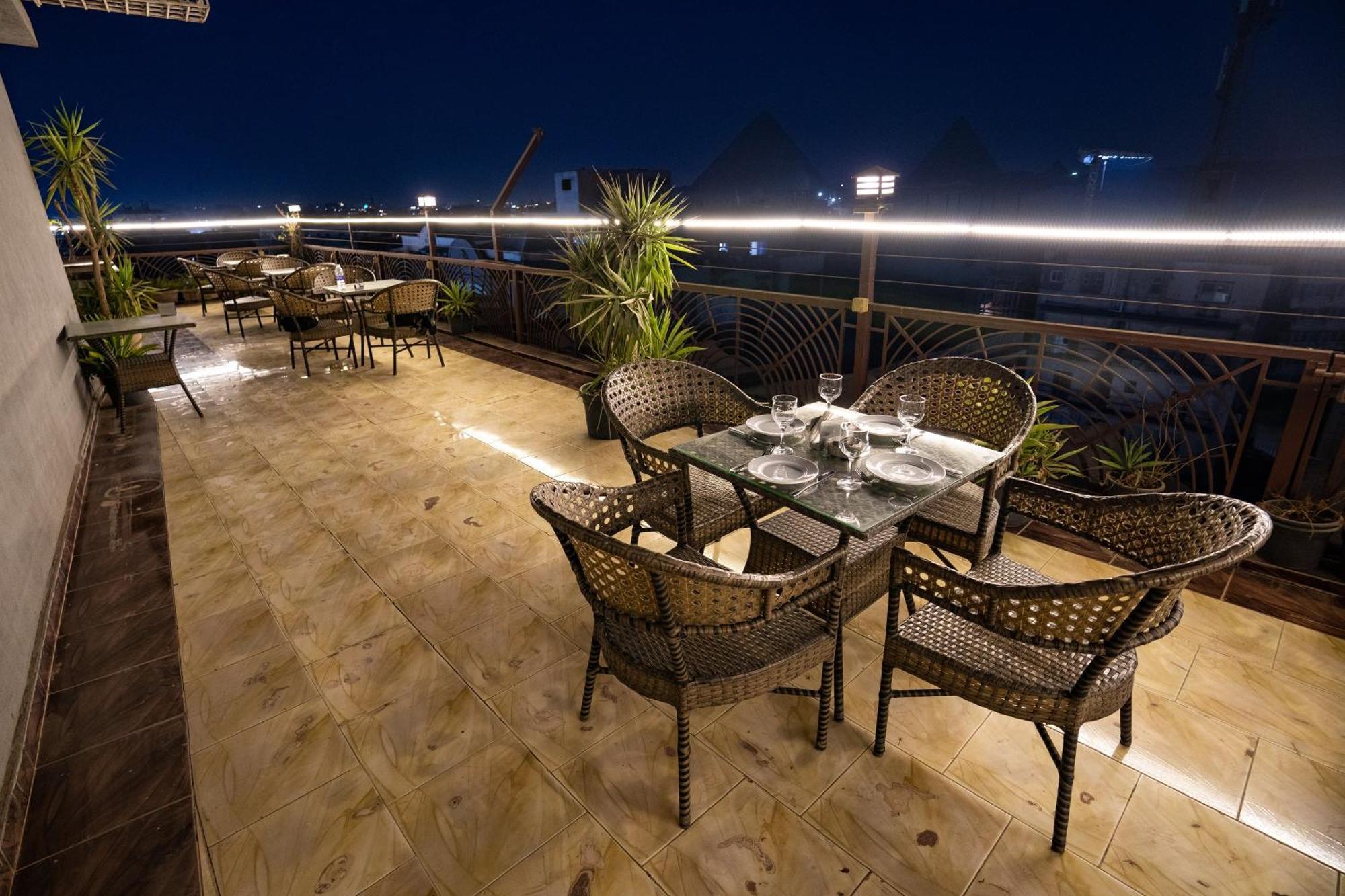 Pyramids Gem Plaza Hotel Kafret el-Gabal Kültér fotó