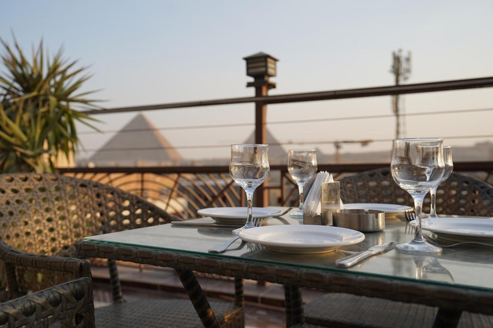 Pyramids Gem Plaza Hotel Kafret el-Gabal Kültér fotó