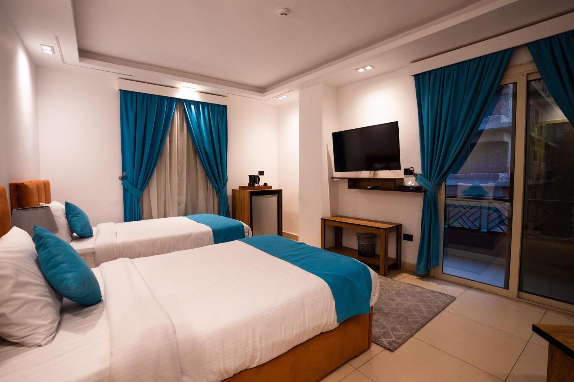 Pyramids Gem Plaza Hotel Kafret el-Gabal Kültér fotó